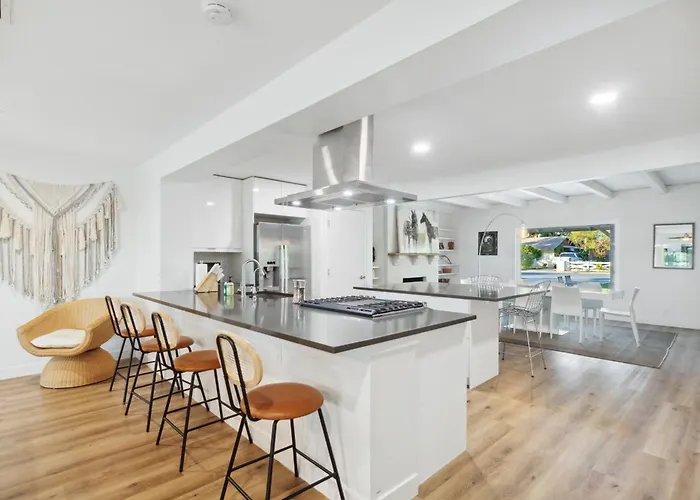 Bichito's Playground - Heated Pool, Walkable * Phoenix