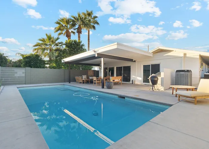 Bichito's Playground - Heated Pool, Walkable Phoenix