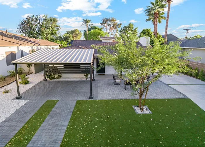 Bichito's Playground - Heated Pool, Walkable Phoenix